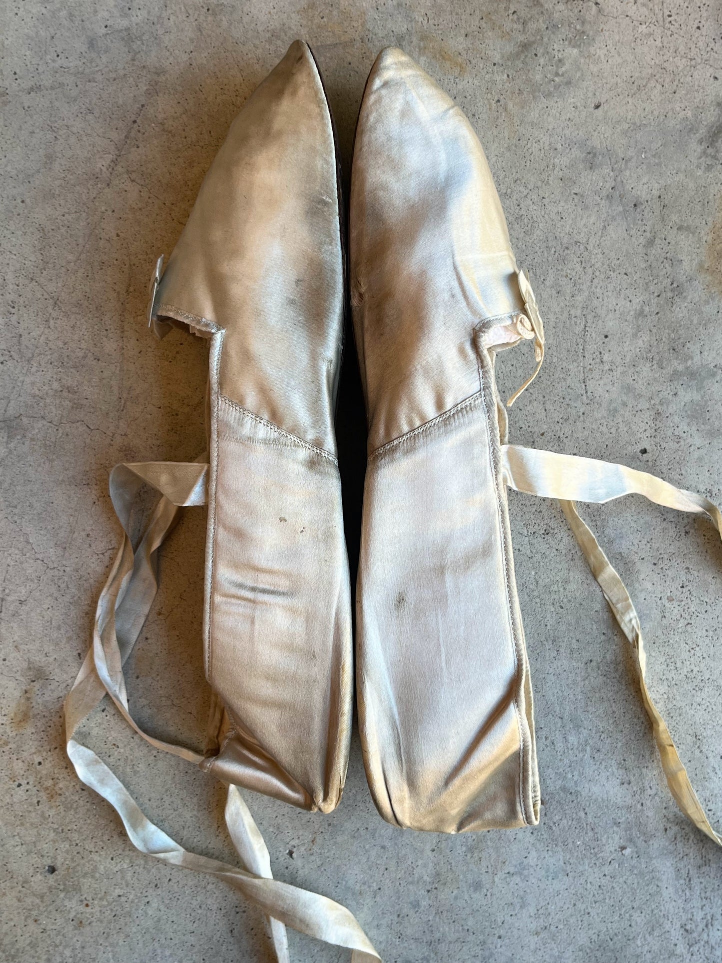 Early-Mid 19th c. Cream Silk Slippers