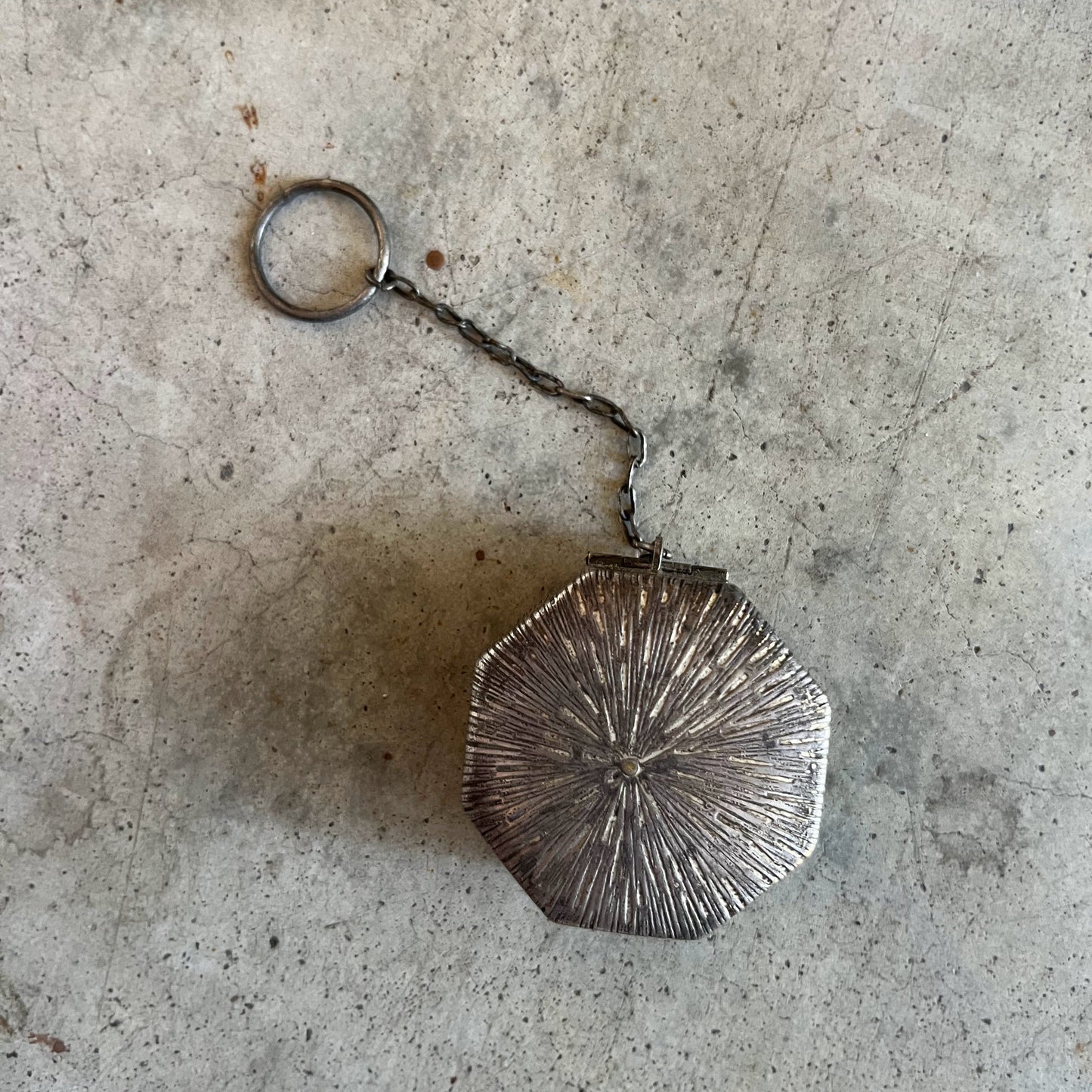 c. 1920s-1930s Finger Chain Compact