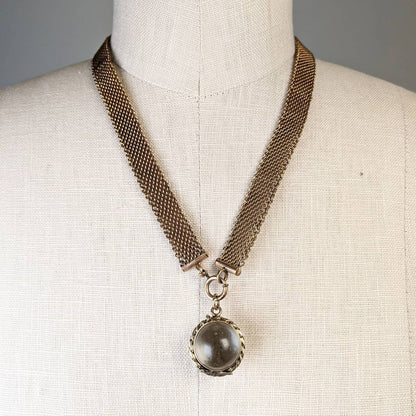Victorian Pools of Light Locket⁣