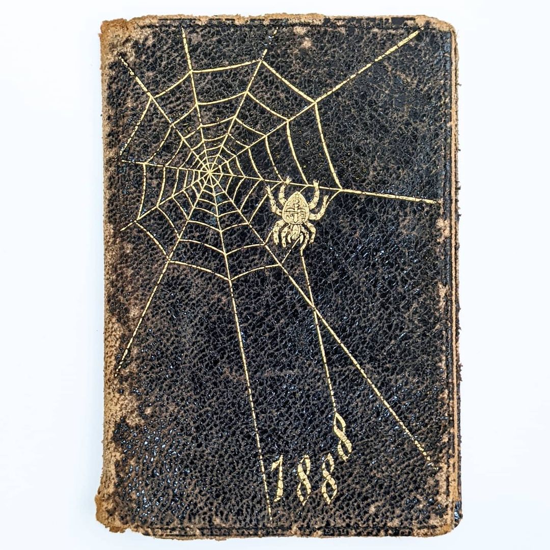 1888 Spiderweb Pocketbook