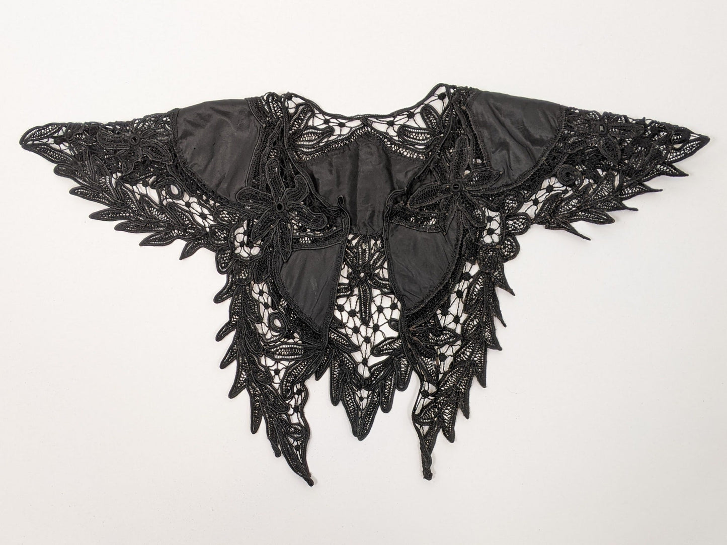 1890s-1900s Black Lace Collar
