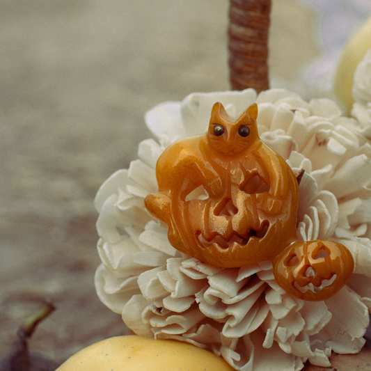 Vintage Bakelite Jack O' Lantern Cat Halloween Brooch