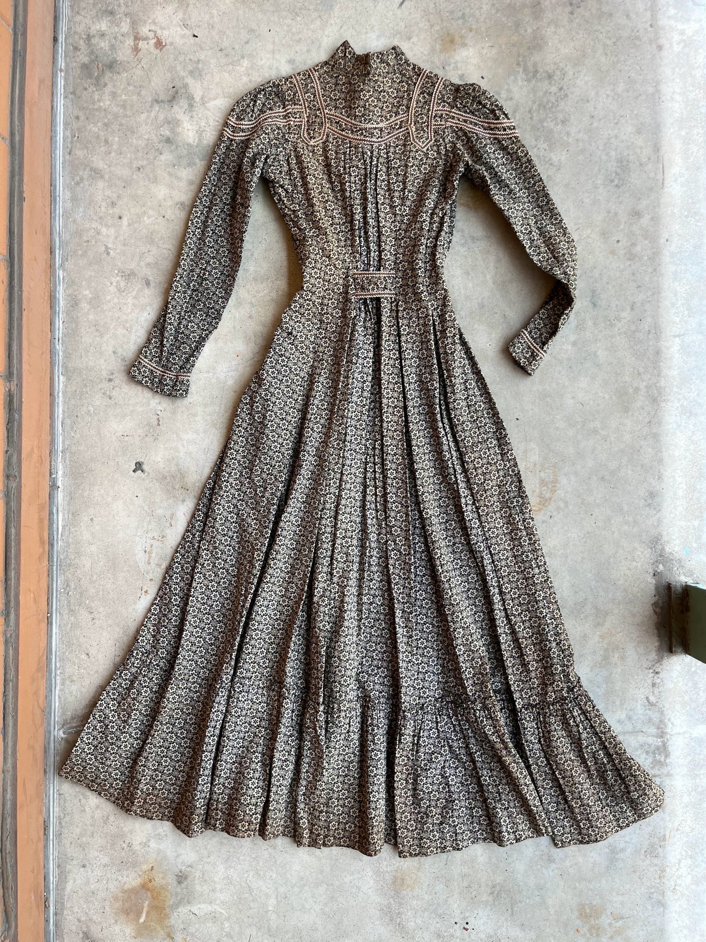c. 1900 Cotton Wrapper Dress