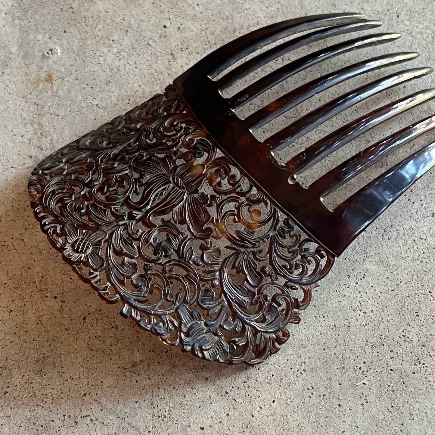 Mid-19th c. Carved Tortoise Shell Comb
