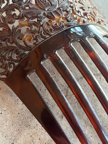 Mid-19th c. Carved Tortoise Shell Comb
