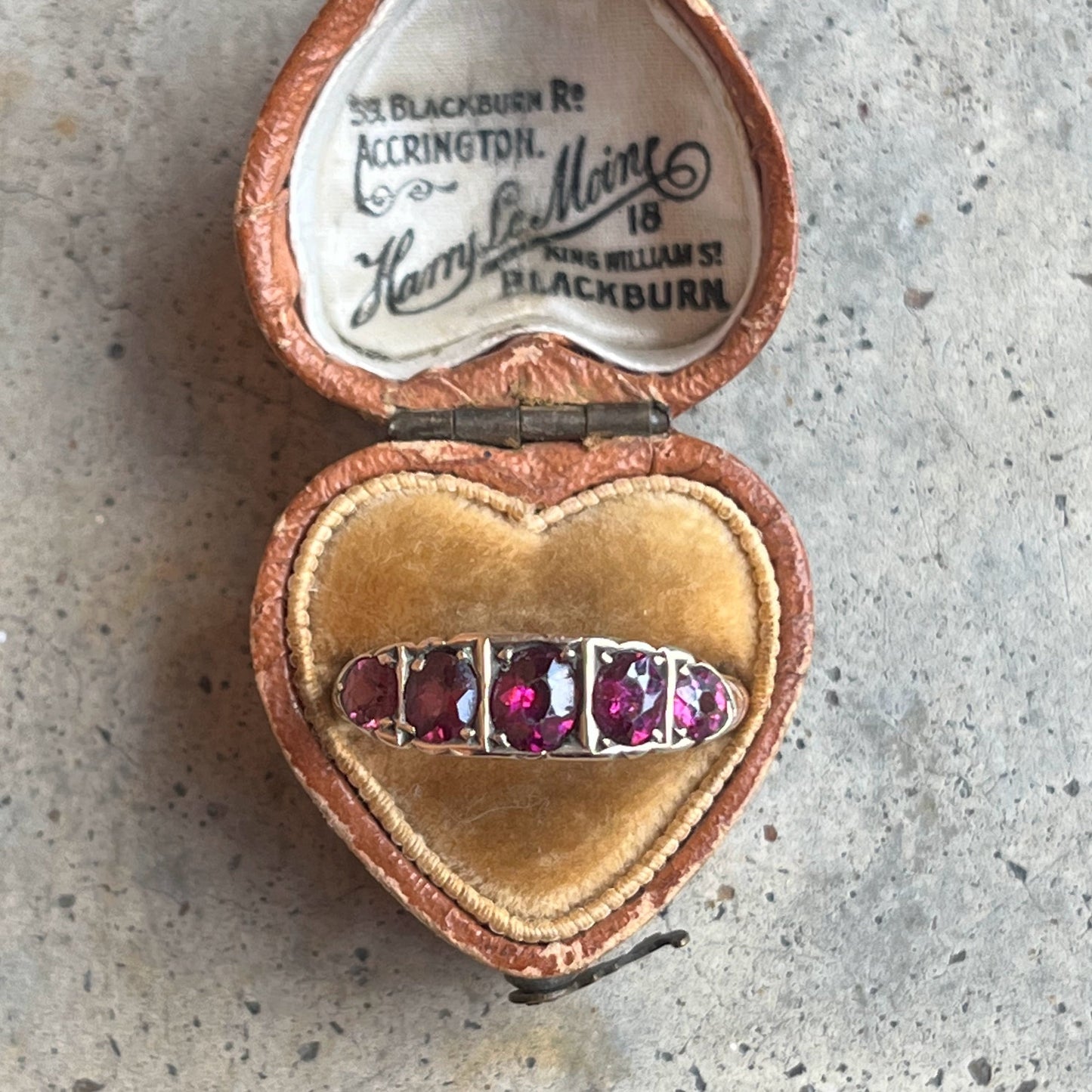 1907 9k Gold Rhodolite Garnet Ring