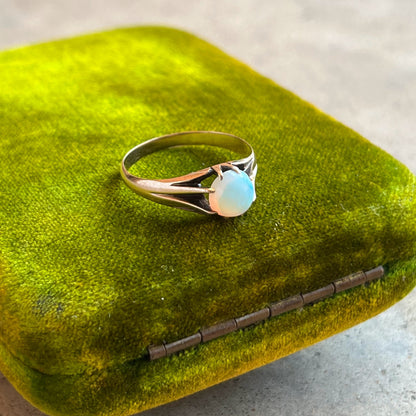 Turn of the Century 8k Gold Opal Ring