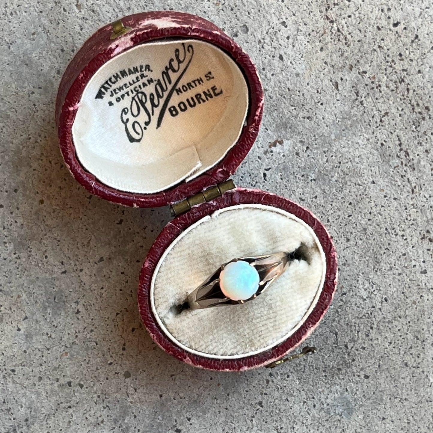 Turn of the Century 8k Gold Opal Ring