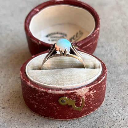 Turn of the Century 8k Gold Opal Ring