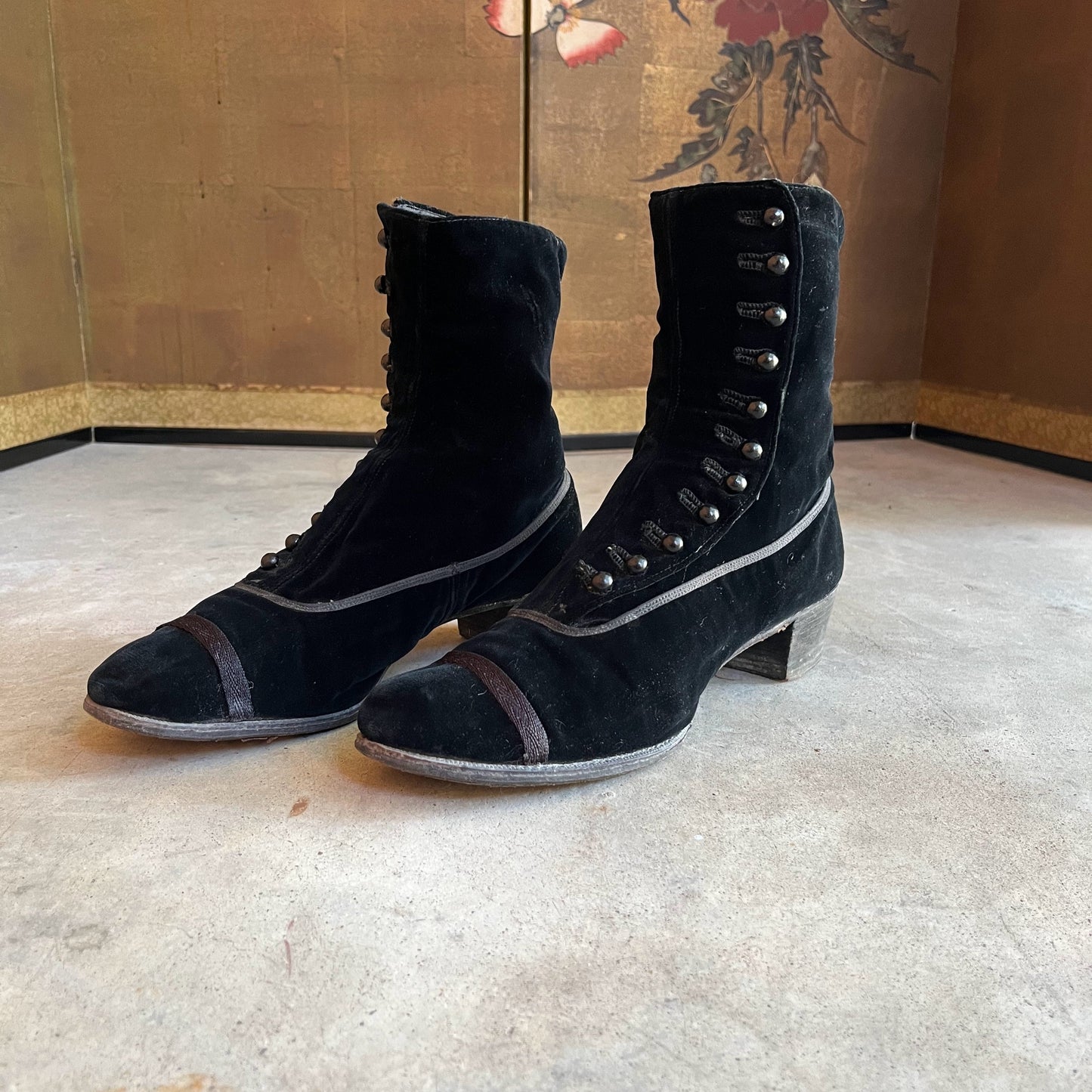 c. 1910s Black Velvet Side Button Boots | Approx Sz 7.5-8