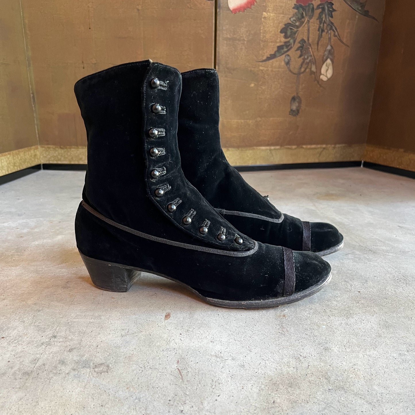 c. 1910s Black Velvet Side Button Boots | Approx Sz 7.5-8