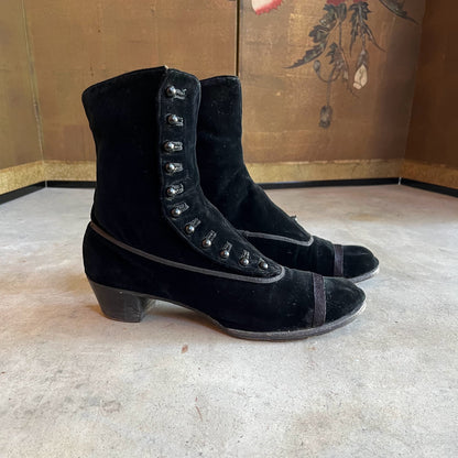 c. 1910s Black Velvet Side Button Boots | Approx Sz 7.5-8