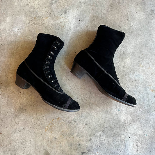 c. 1910s Black Velvet Side Button Boots | Approx Sz 7.5-8