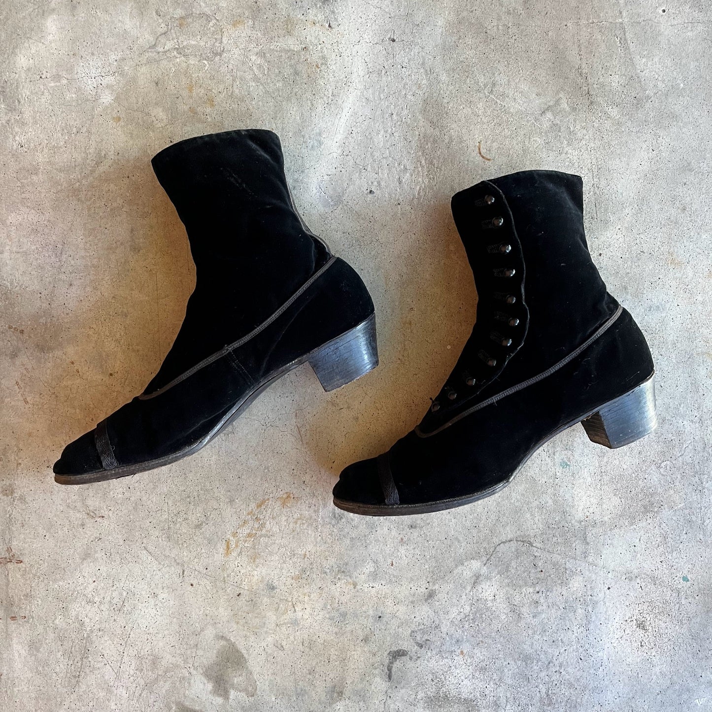 c. 1910s Black Velvet Side Button Boots | Approx Sz 7.5-8