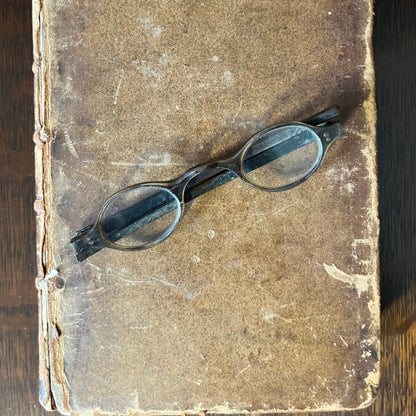 c. 1800 Tortoise Shell Wig Spectacles - Dark