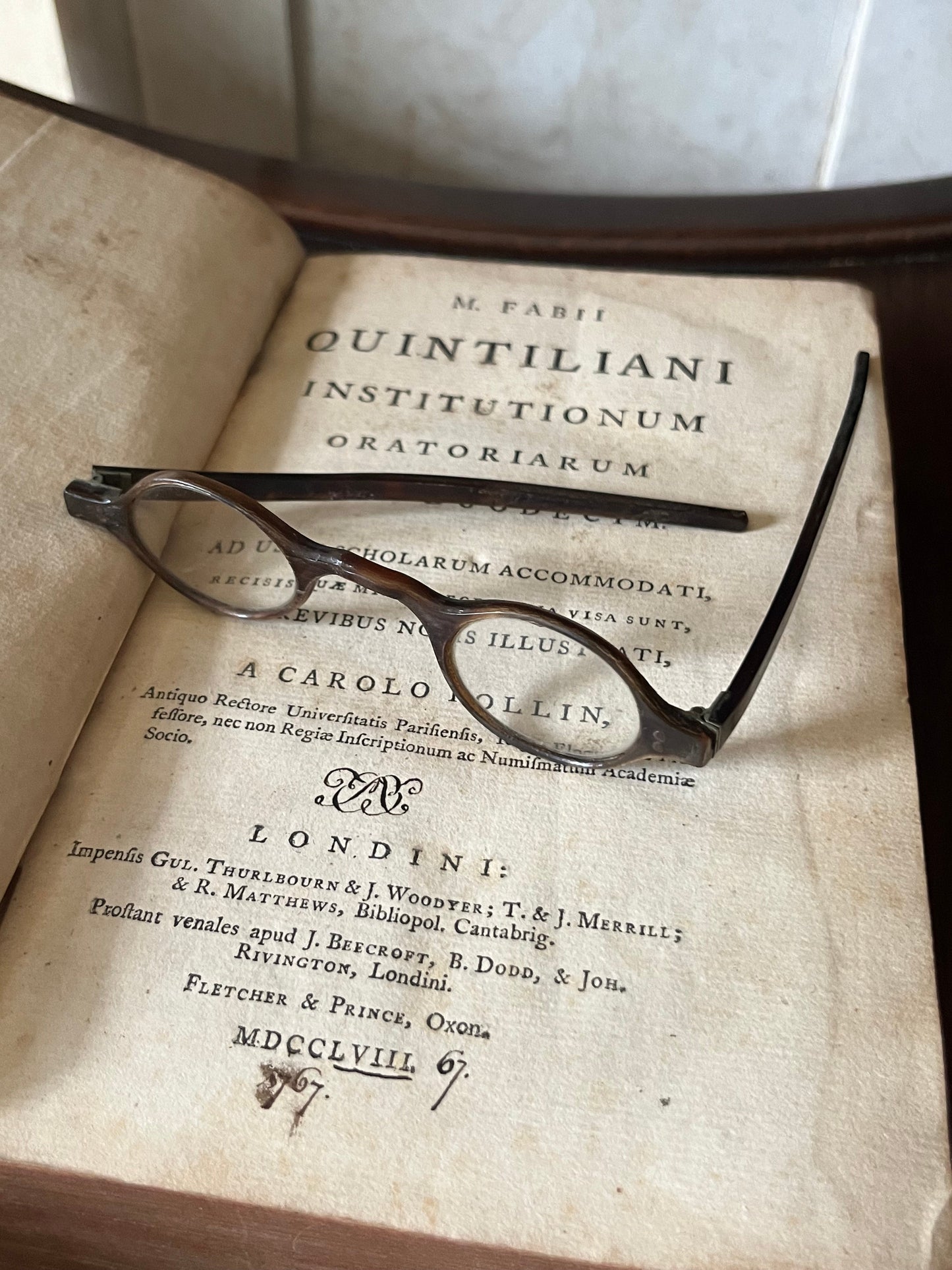 c. 1800 Tortoise Shell Wig Spectacles - Dark