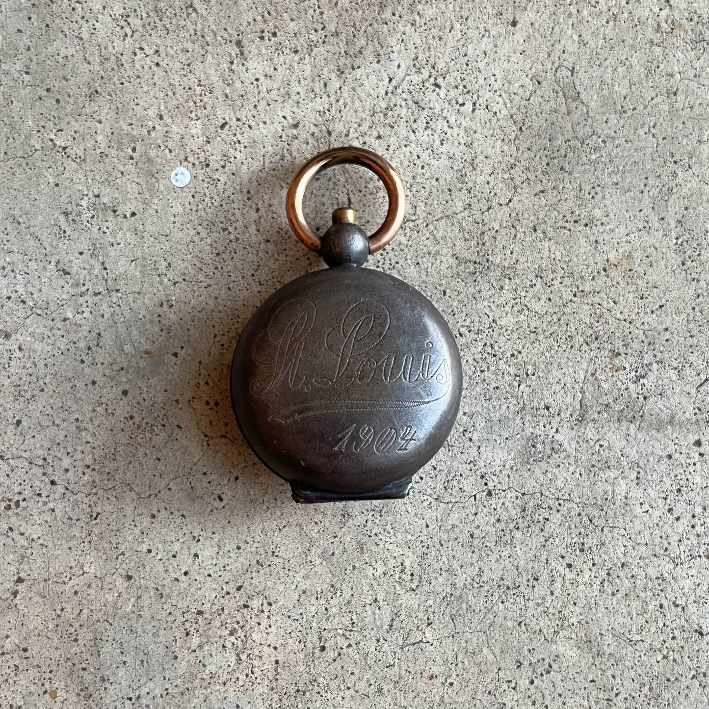 1904 St. Louis Engraved Gunmetal Sovereign Case Fob