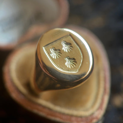 19th c. 18k Gold Earle / Earl Family Crest Signet Ring