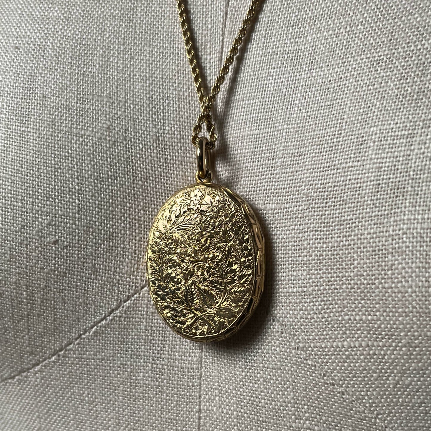 18k Gold 19th c. Floral Locket