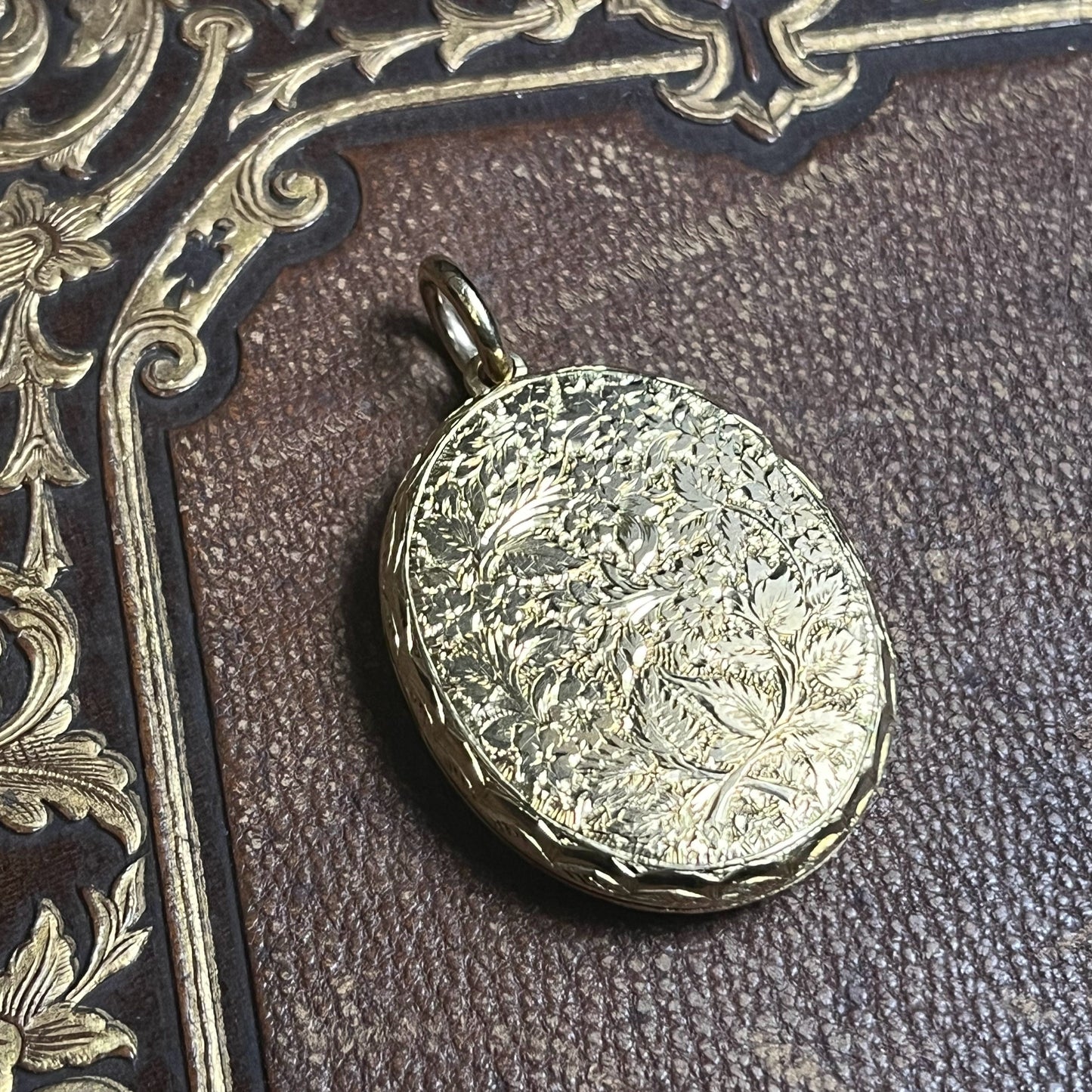 18k Gold 19th c. Floral Locket