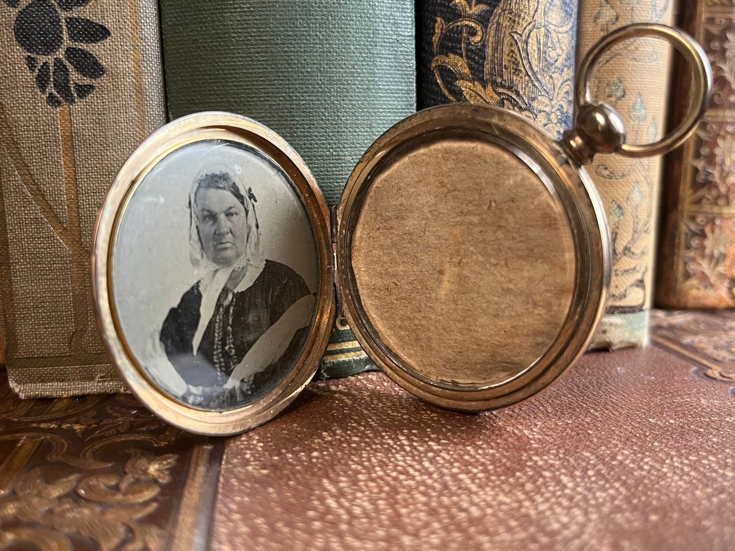 19th c. 9k Gold Faux Montre 4-Photo Locket