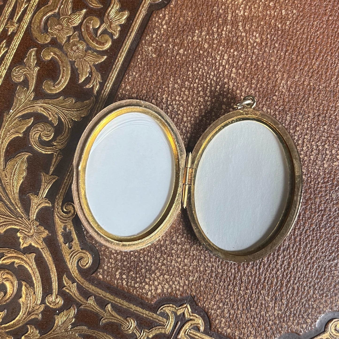 Early 20th c. 9k Gold Front + Back Locket