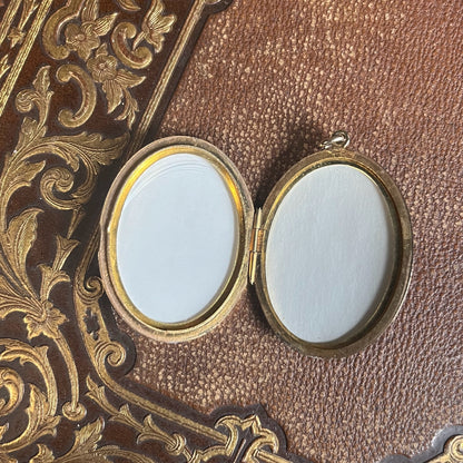 Early 20th c. 9k Gold Front + Back Locket