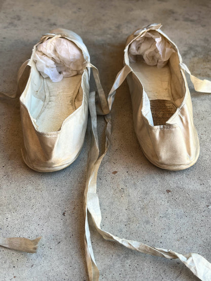 Early-Mid 19th c. Cream Silk Slippers