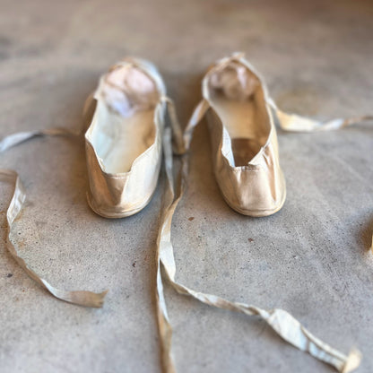 Early-Mid 19th c. Cream Silk Slippers