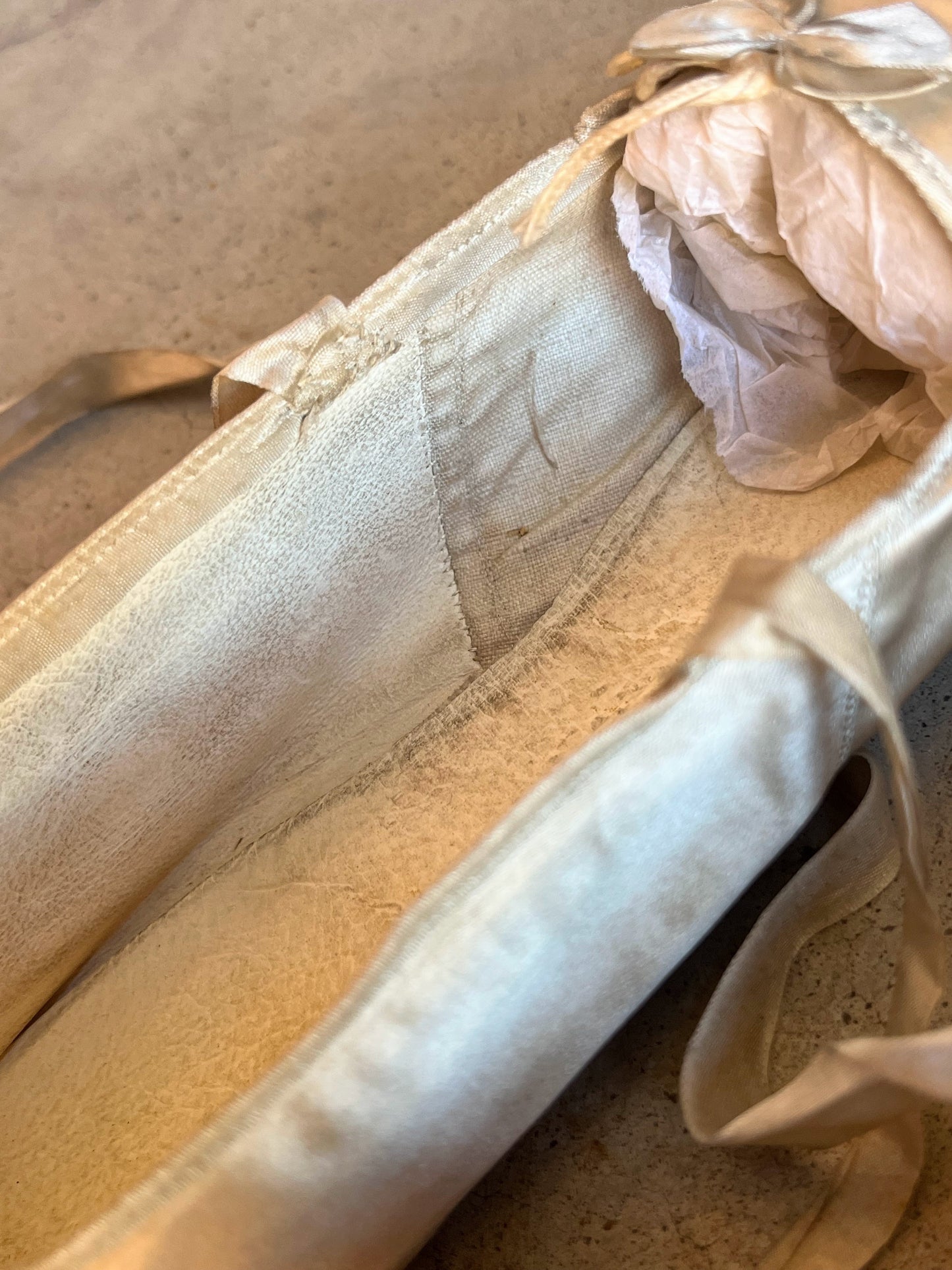 Early-Mid 19th c. Cream Silk Slippers