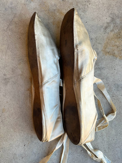 Early-Mid 19th c. Cream Silk Slippers