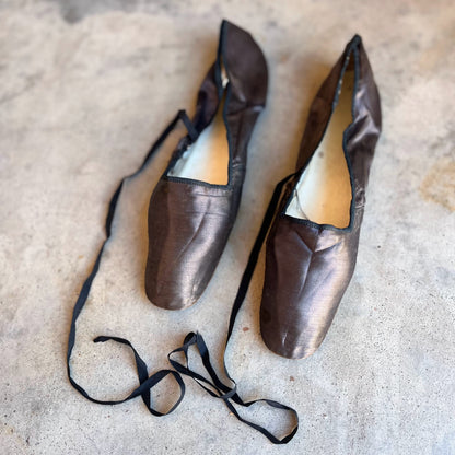 Early 19th c. Grey Silk Slippers