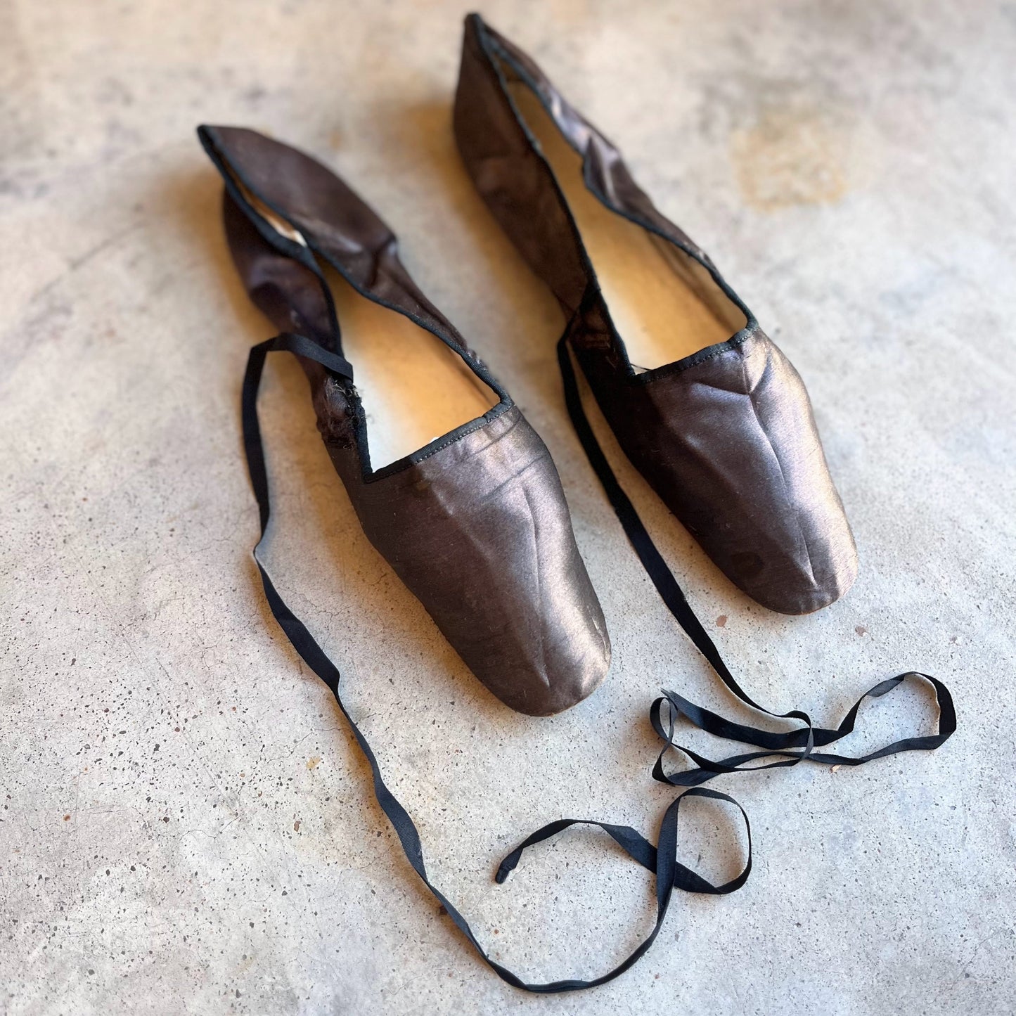 Early 19th c. Grey Silk Slippers