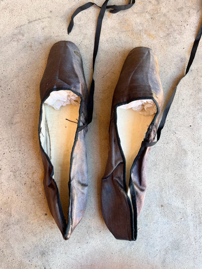 Early 19th c. Grey Silk Slippers