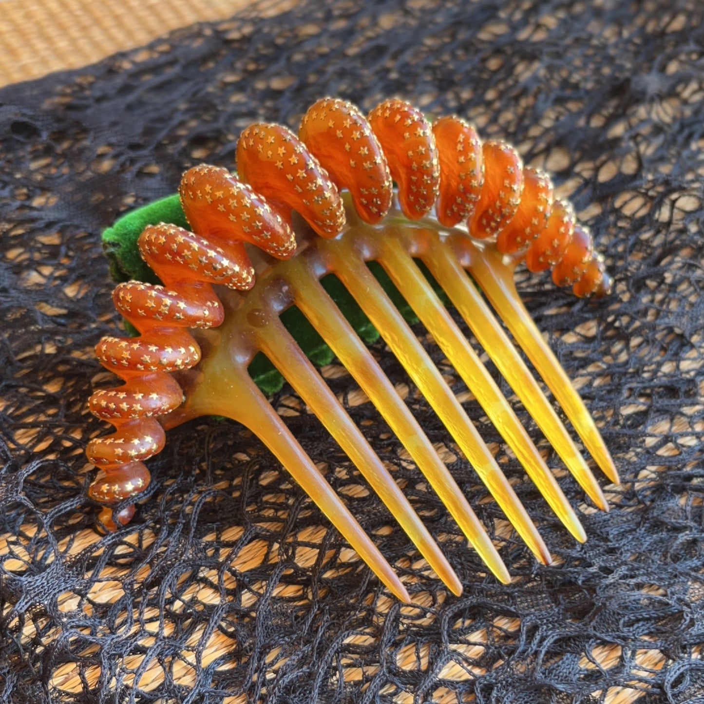 19th c. Twisted Horn Star Pique Hair Comb