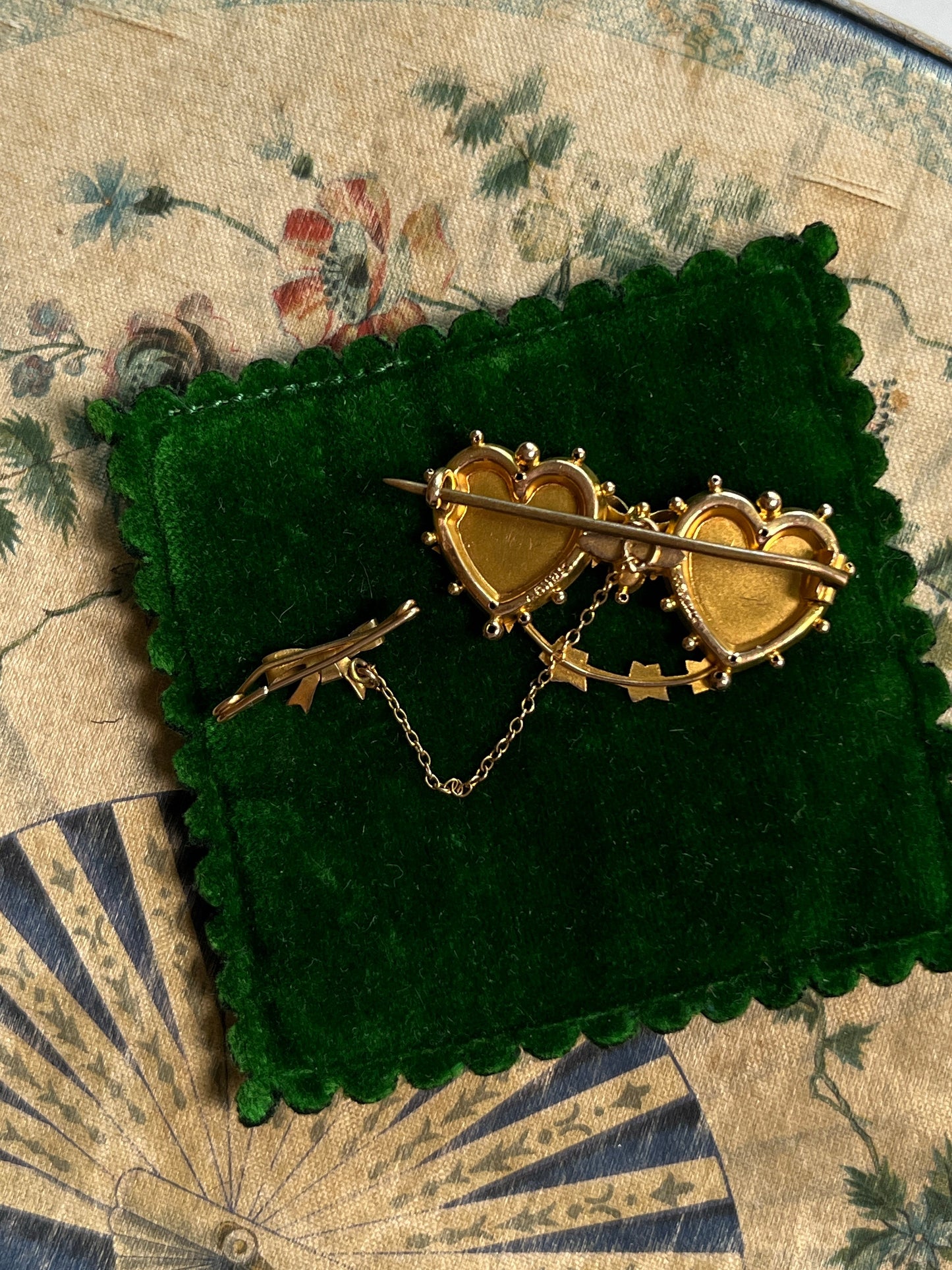 c. 1900s 9k Gold Mizpah Double Heart Brooch