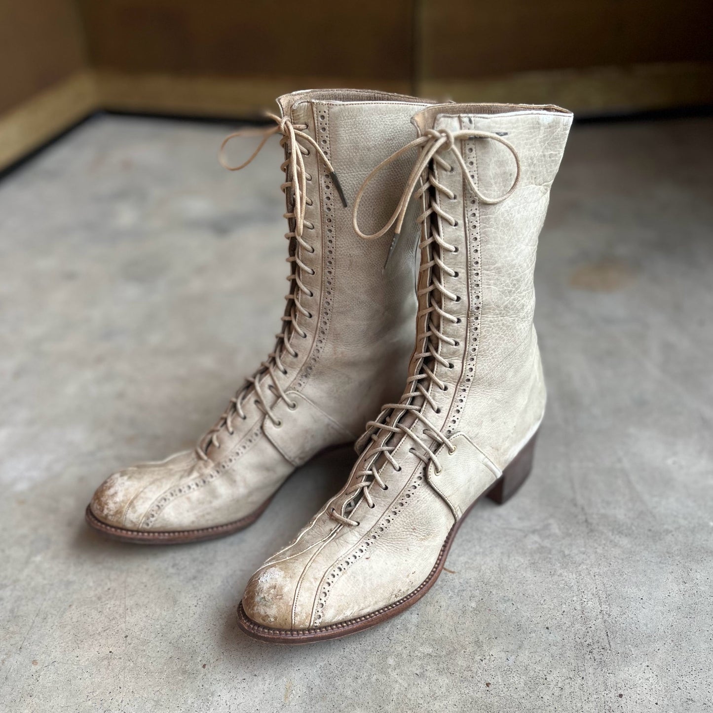 c. 1910s Cream Lace Up Boots | Approx Sz 6