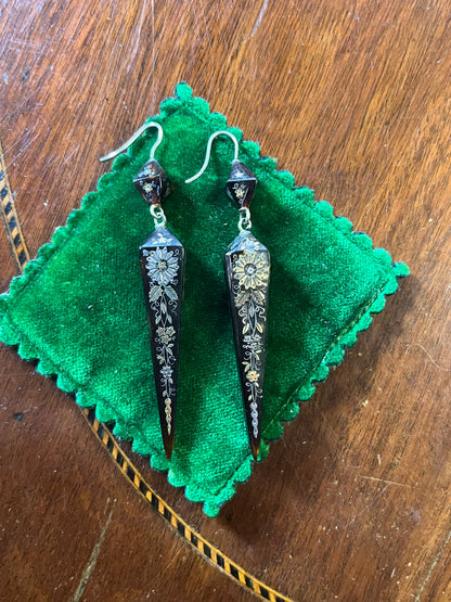 Victorian Piqué Earrings