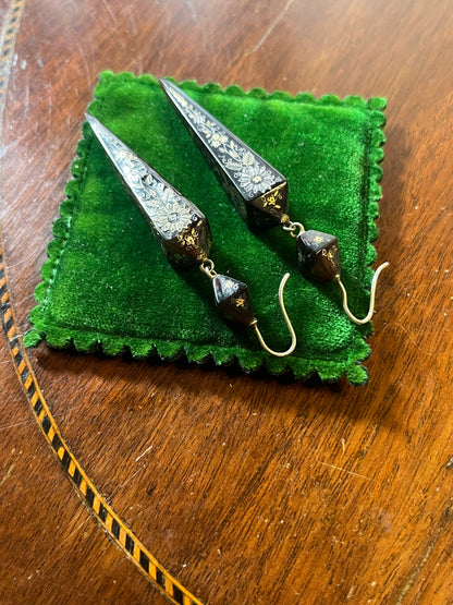 Victorian Piqué Earrings