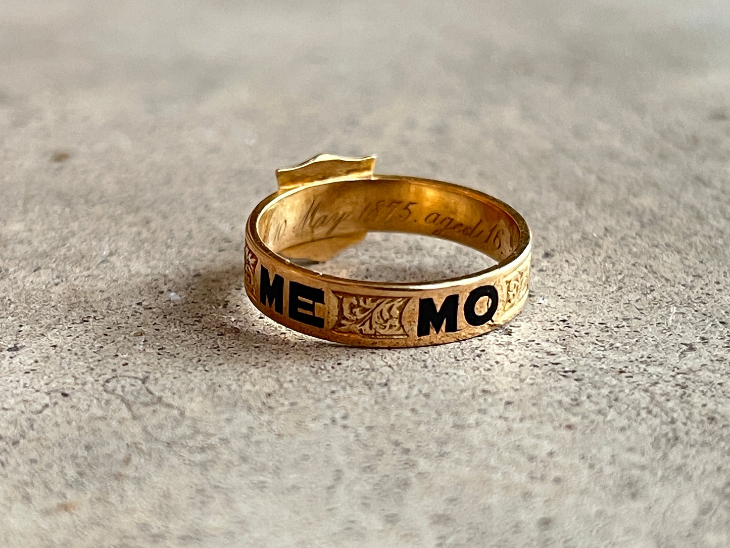 1875 'In Memory Of' 18k Gold Mourning Ring 'AG'