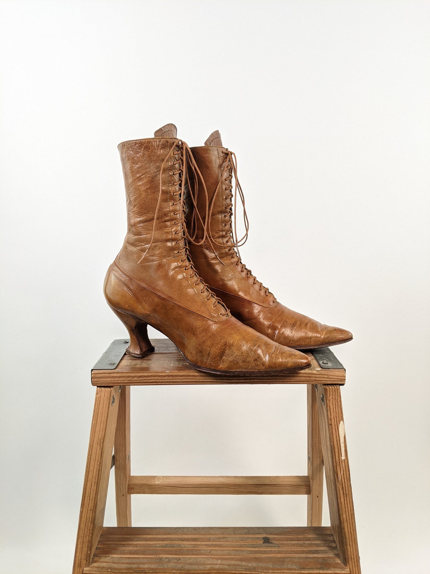 1910s Tan Lace Up Boots | Sz 8-8.5