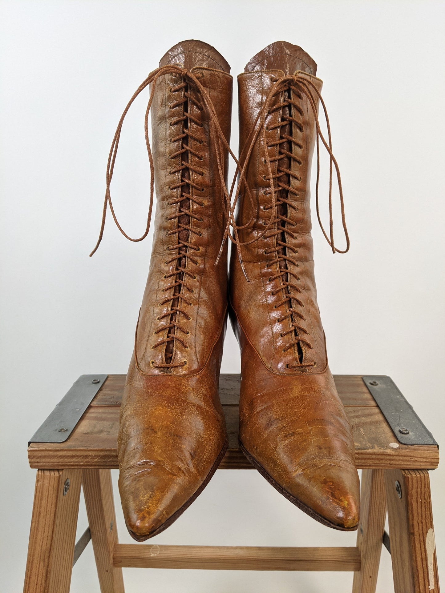 1910s Tan Lace Up Boots | Sz 8-8.5