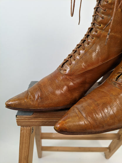 1910s Tan Lace Up Boots | Sz 8-8.5