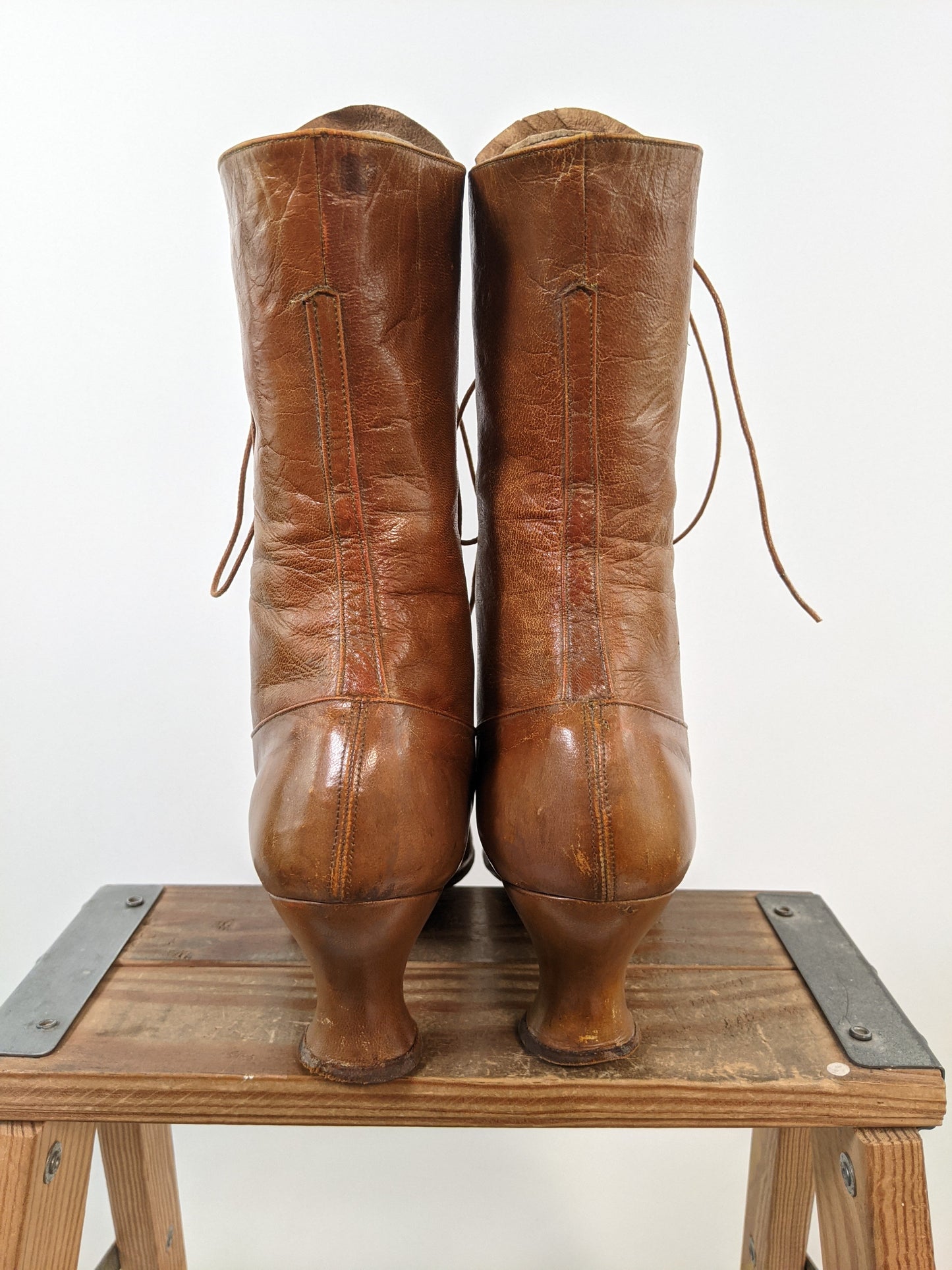 1910s Tan Lace Up Boots | Sz 8-8.5