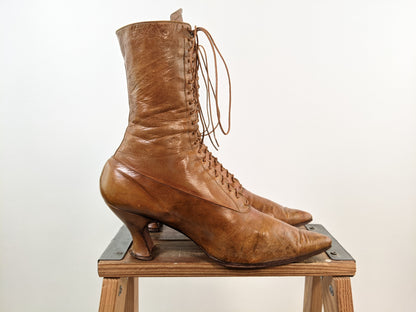 1910s Tan Lace Up Boots | Sz 8-8.5