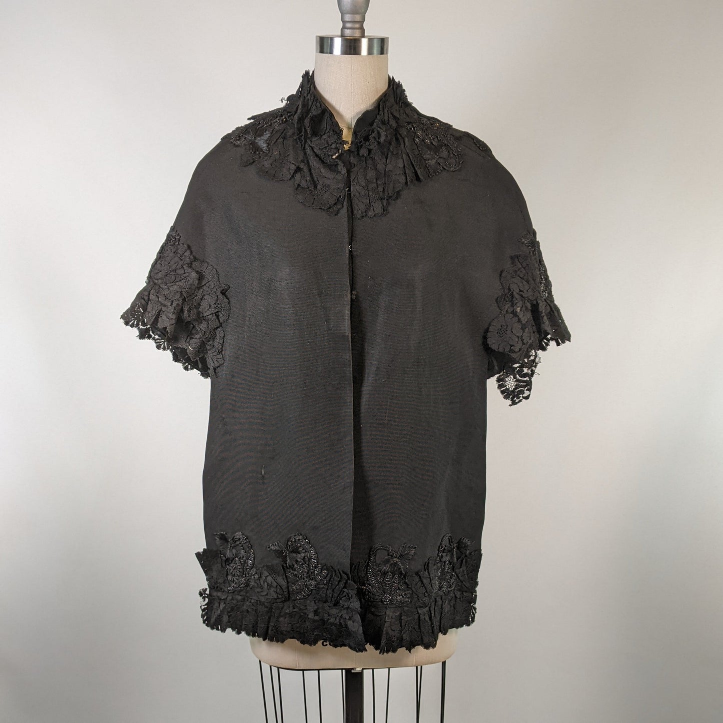 1880s Ivy Leaf Mantle
