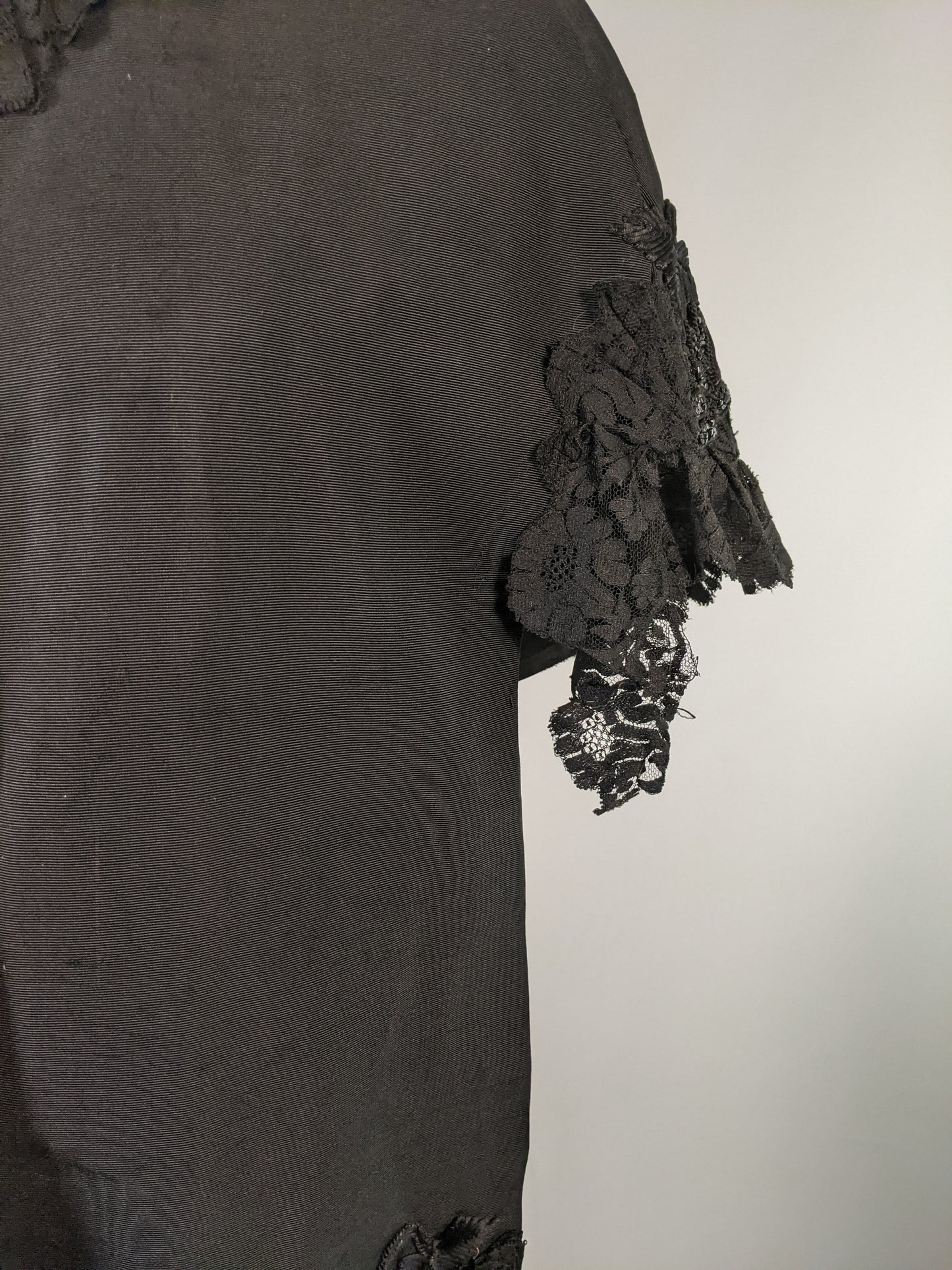 1880s Ivy Leaf Mantle