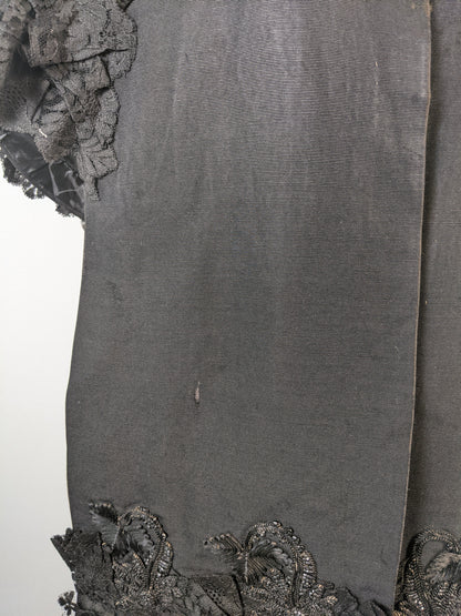 1880s Ivy Leaf Mantle