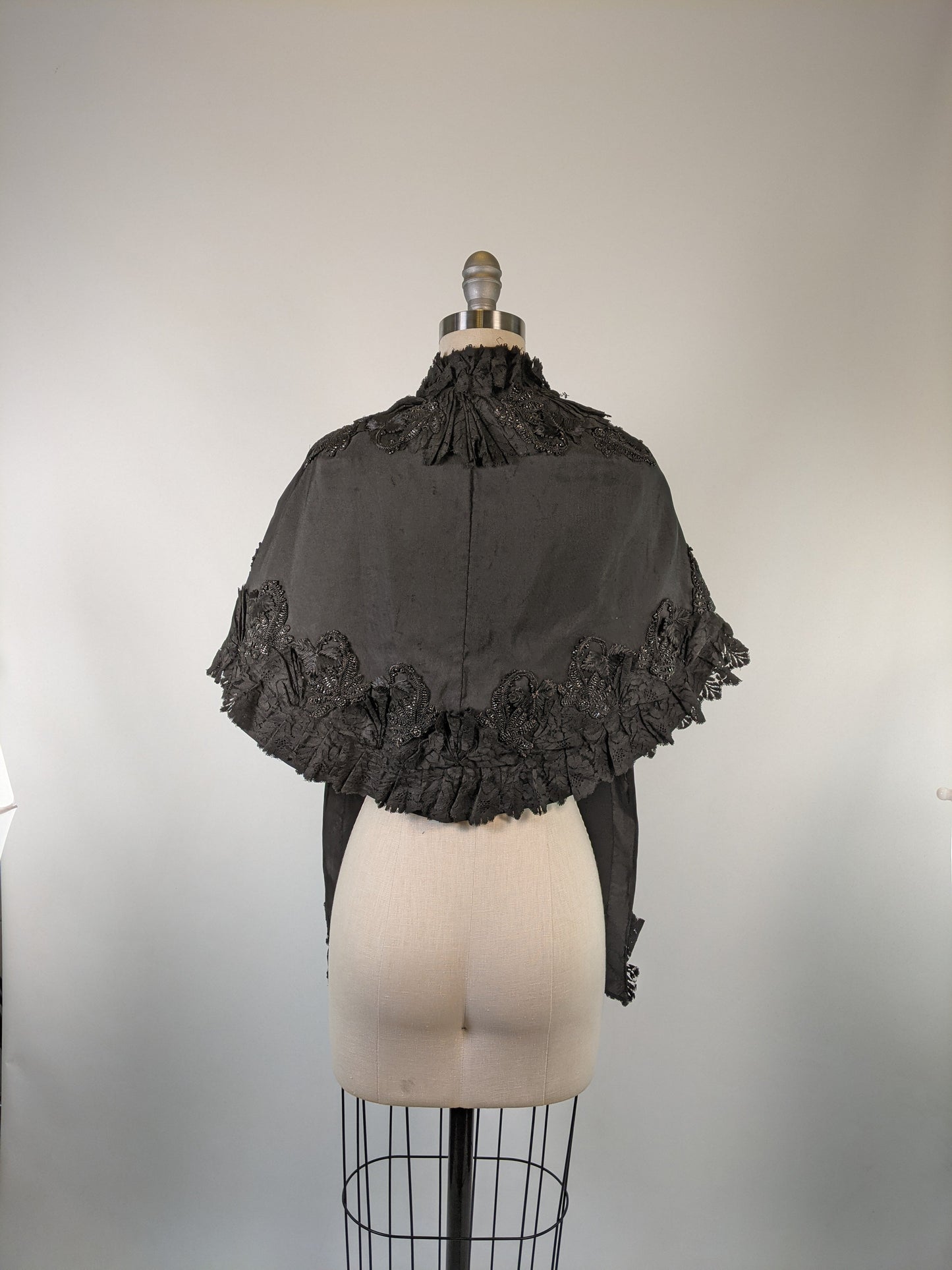 1880s Ivy Leaf Mantle