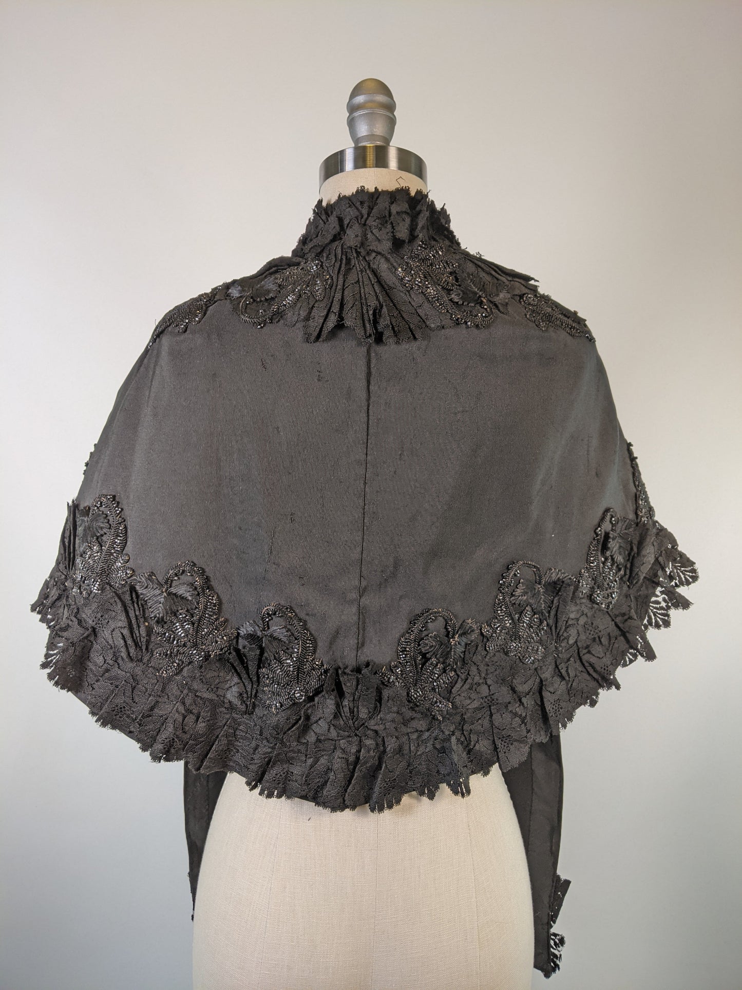 1880s Ivy Leaf Mantle